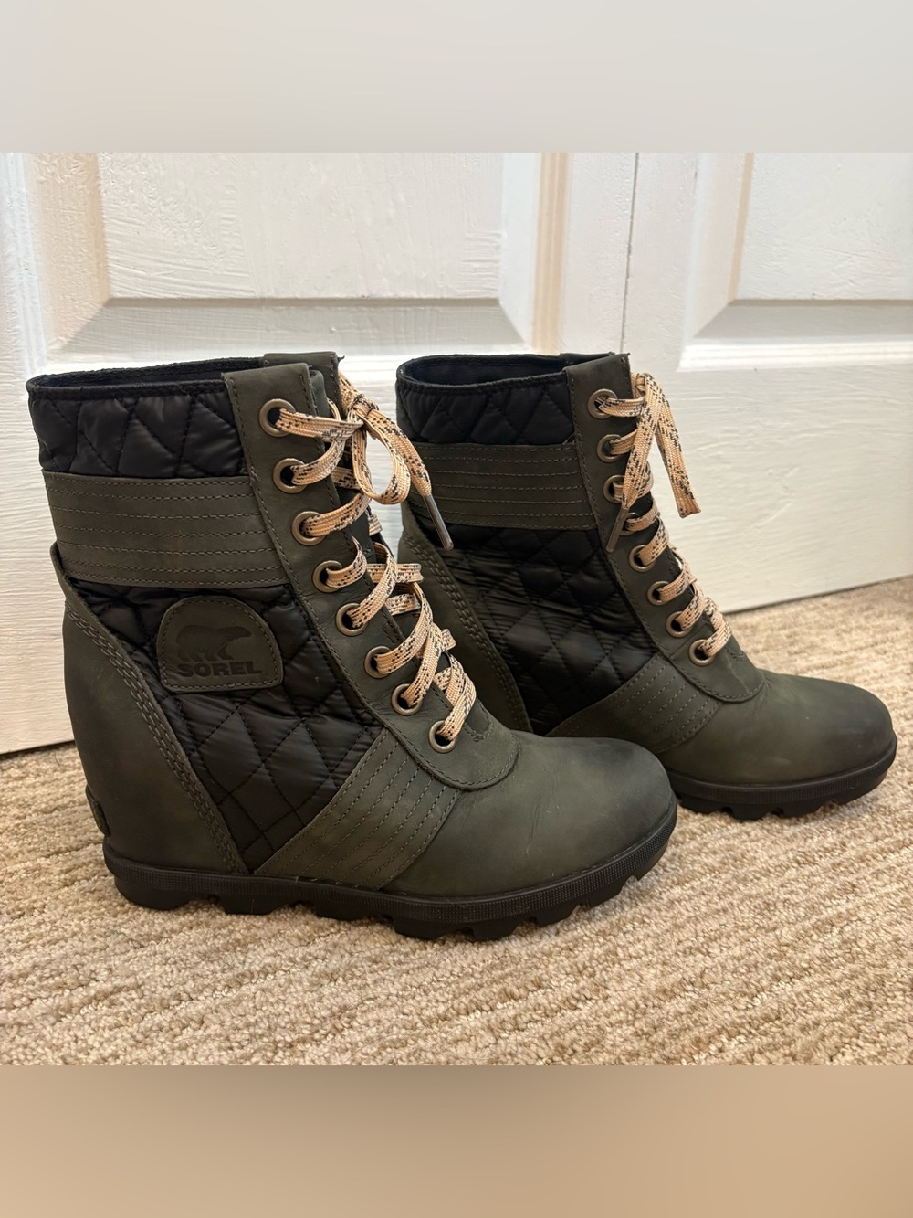 Sorel Women's Quilted Gray Lexie Wedge Lace-Up Boots - Size 8